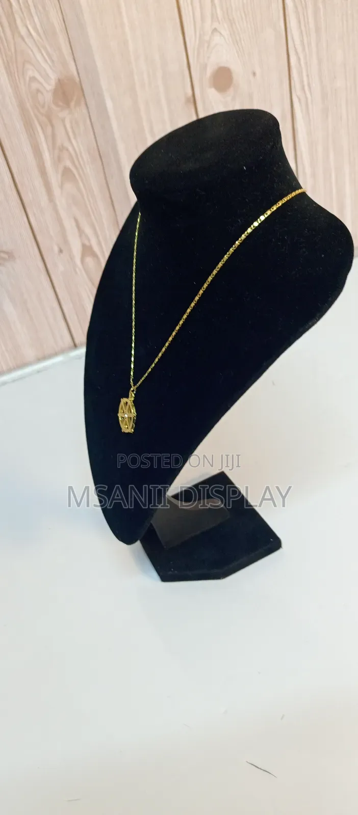 Chain Velvet Display