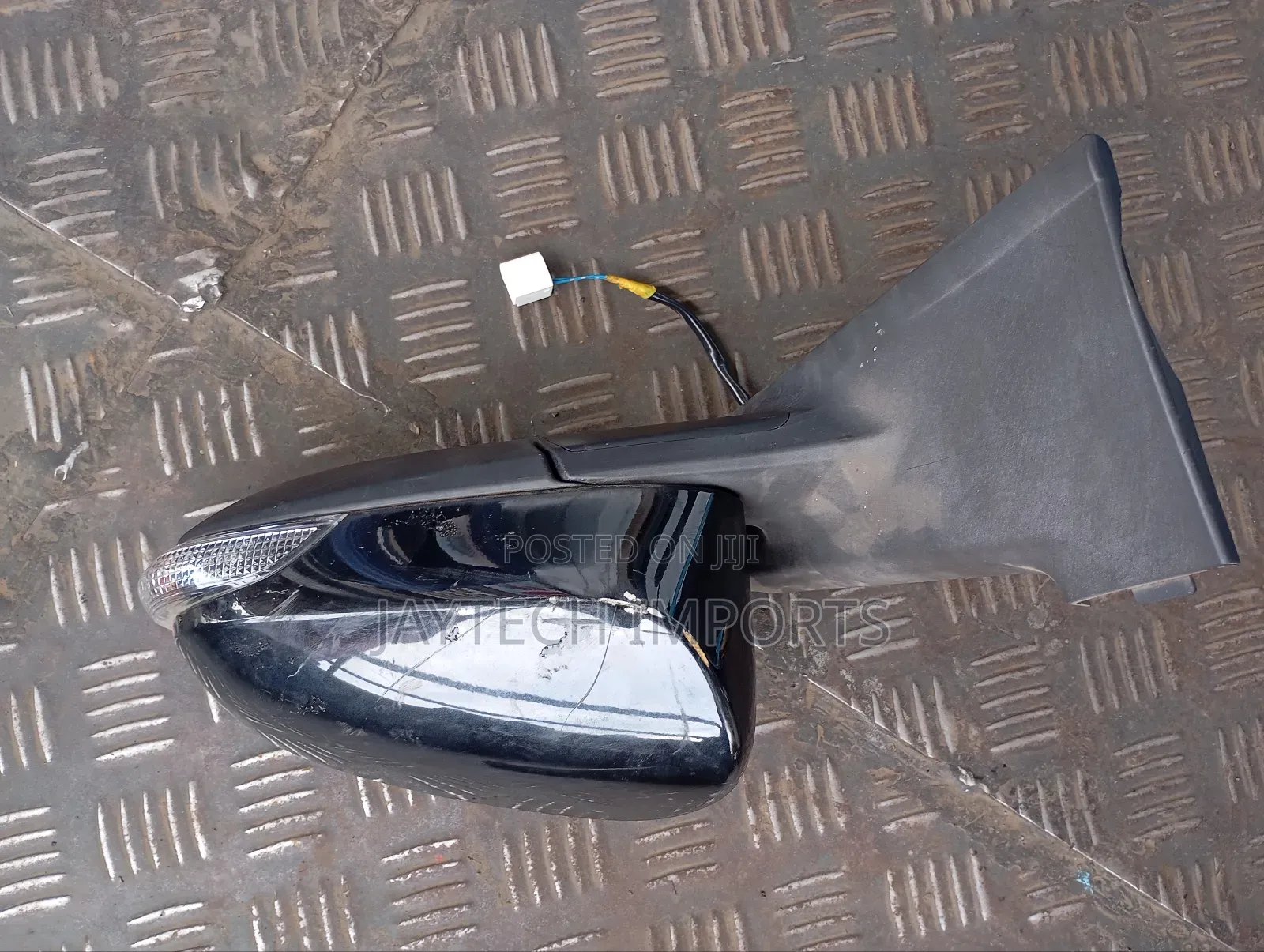 Vitz  2017 Sidemirror