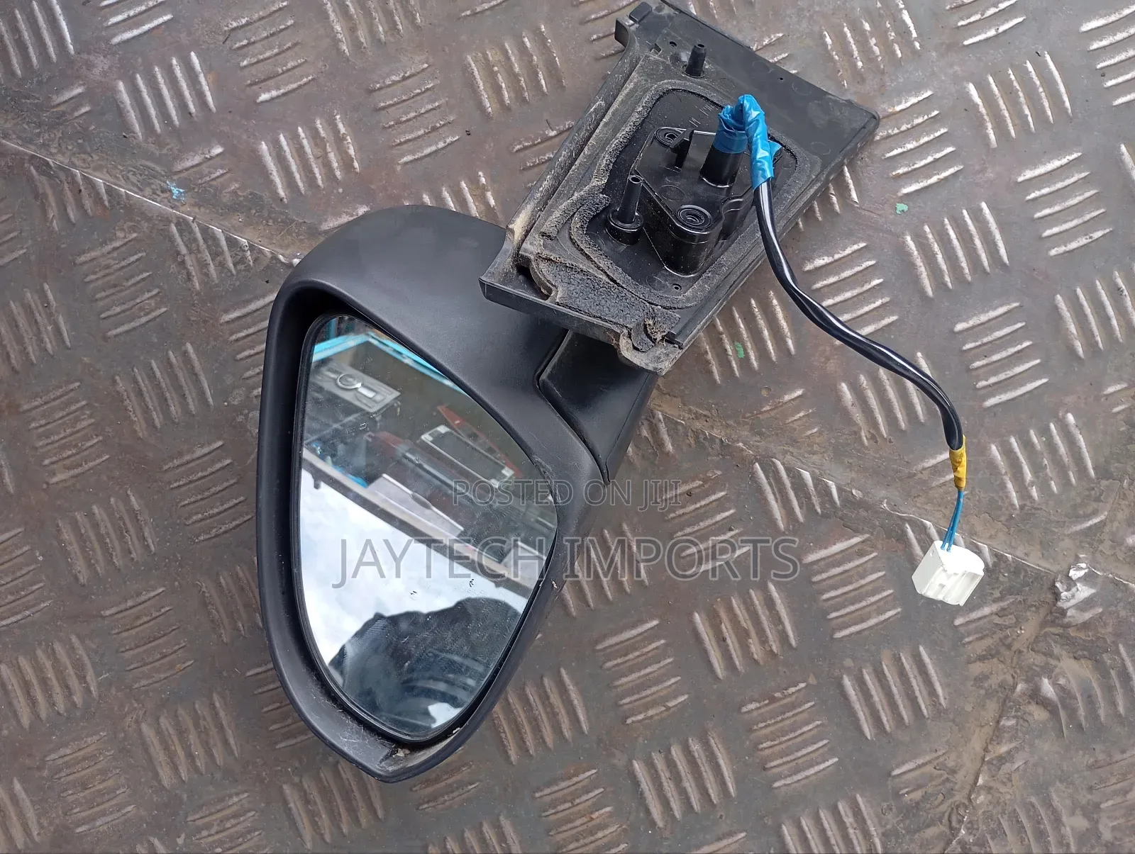 Vitz  2017 Sidemirror
