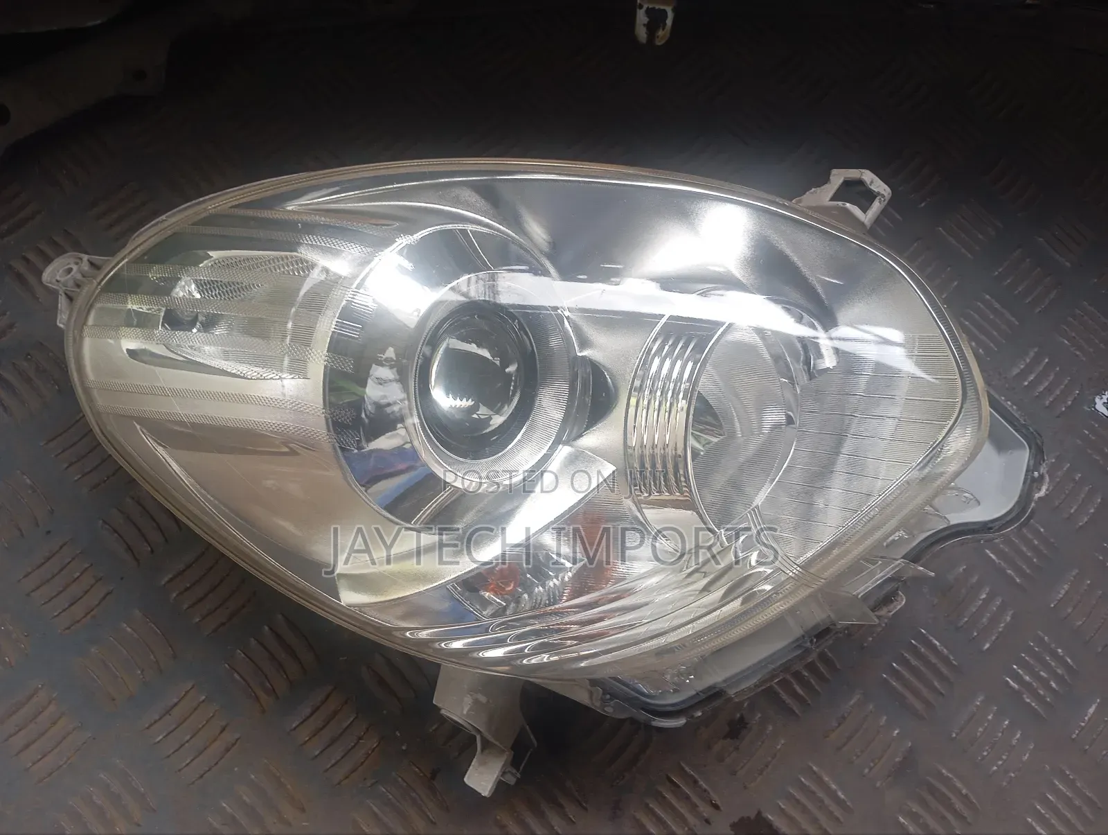 Passo 2012 Headlight With Focus