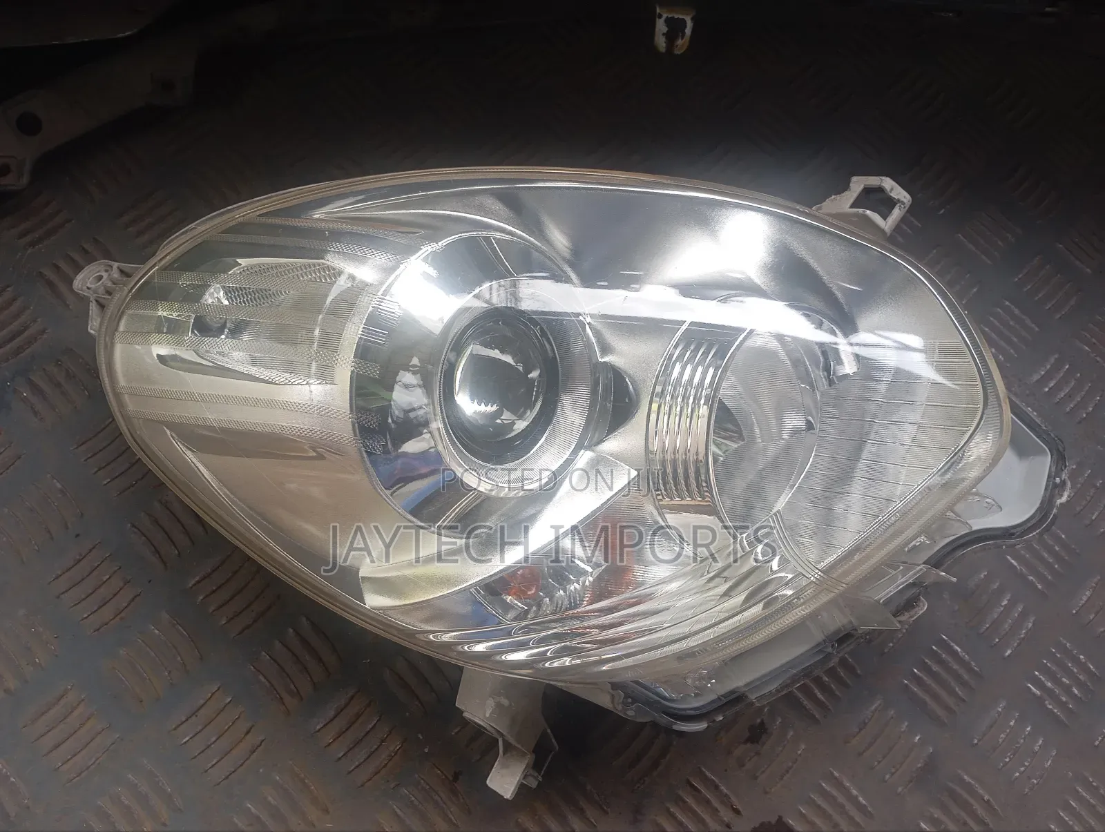Passo 2012 Headlight With Focus