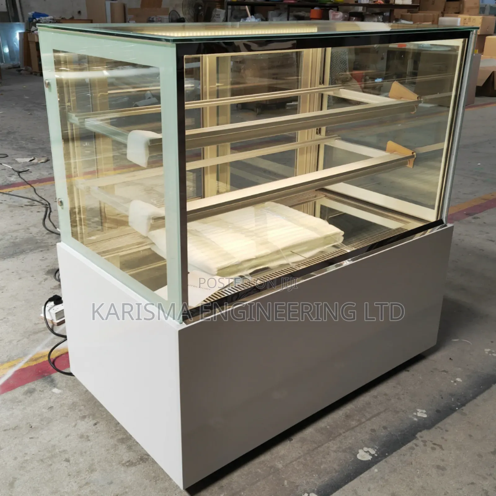 Commercial Straight-Glass Cake