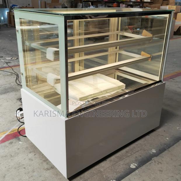 Commercial Straight-Glass Cake