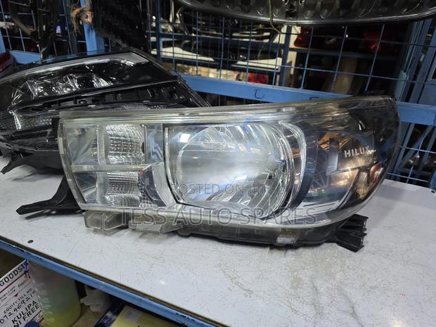 Toyota Hillux Vigo Headlight - main view