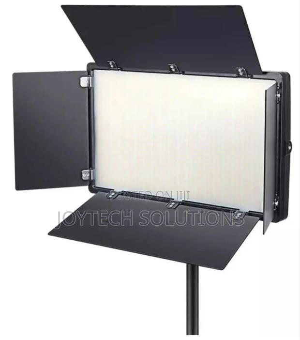 Available Hot Selling Original Led Lights With a Tripod Stand, Battery