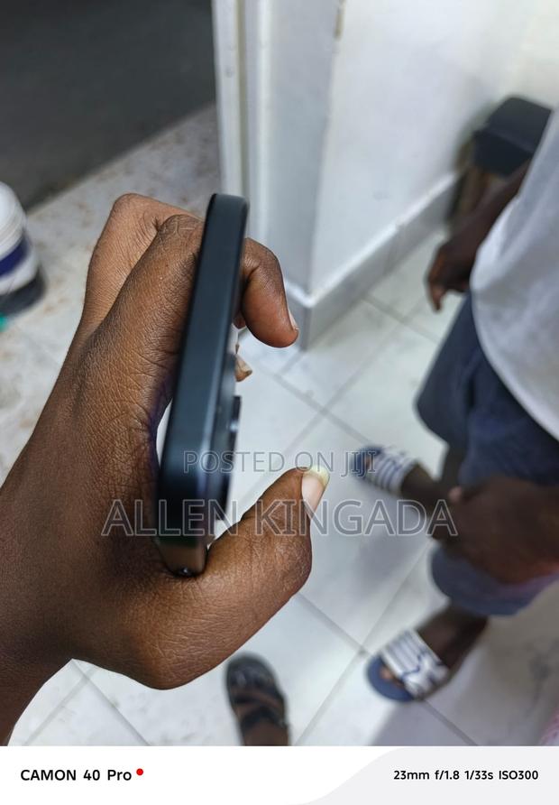 Apple iPhone 15 256 GB Black - thumbnail 6