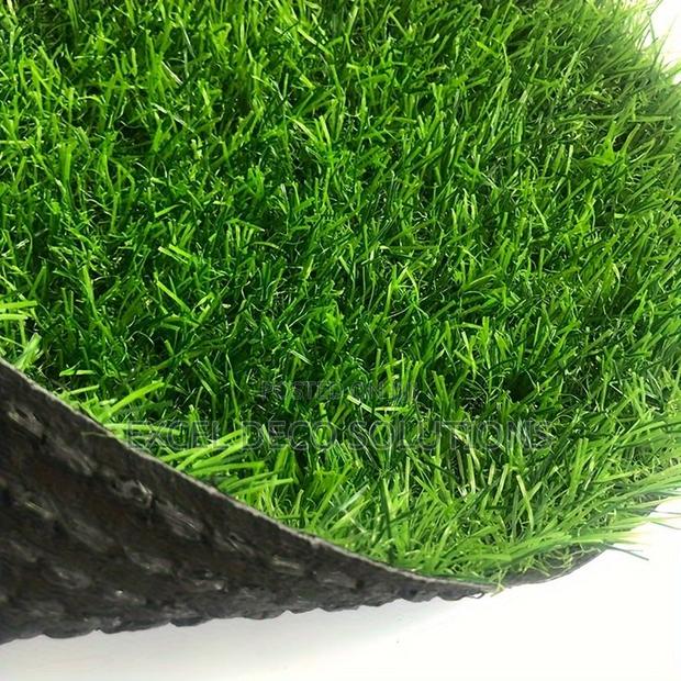 Artificial Grass Carpet for Elegant Balconies, Gardens and Patios - main view