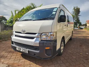 Toyota HiAce 2023 White