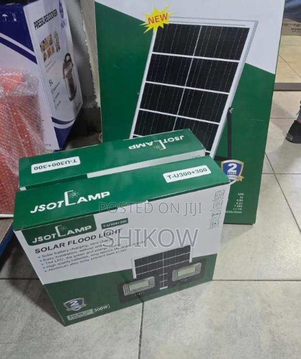 Heavy-Duty Solar Flood Light – 600w Total Output - main view