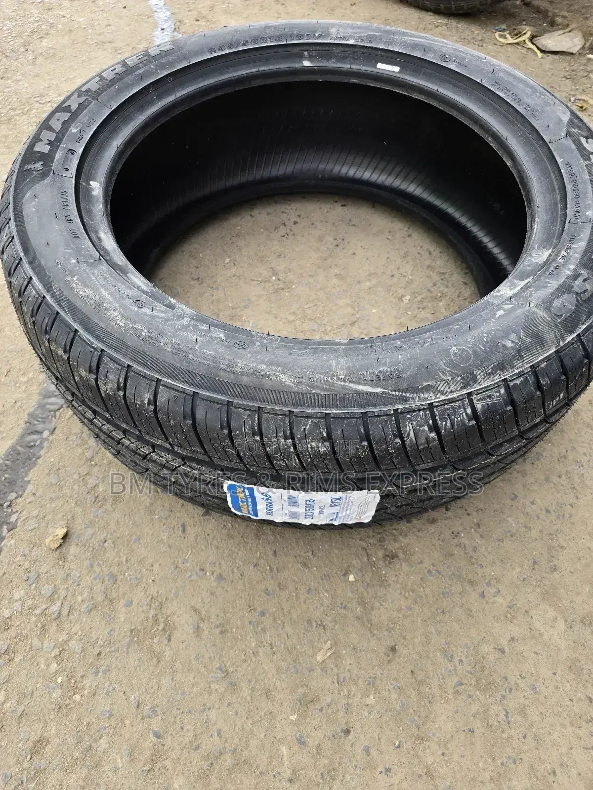 235 /50 R18 Maxtrek Tyres (Highway)