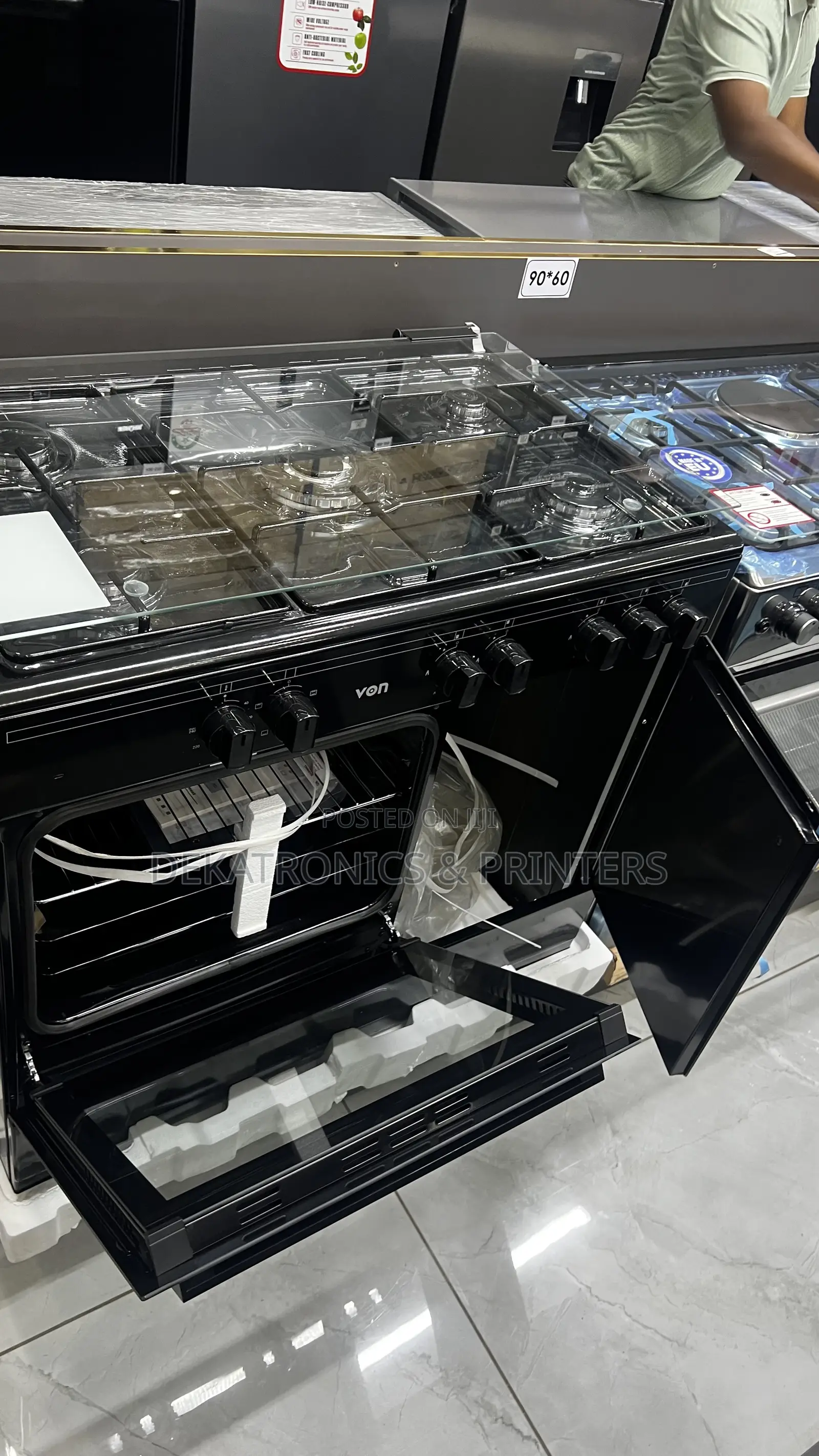 Von 90x60 Cooker, 5 Gas Burners (1 Wok), Electric Oven, Gloss Black