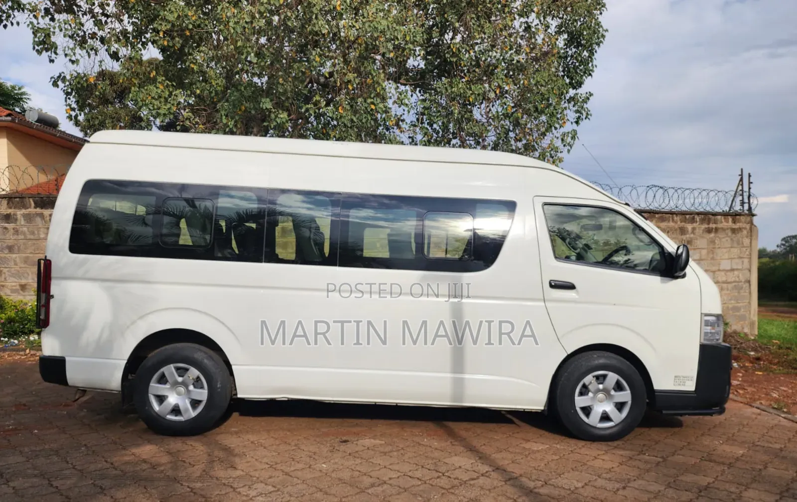 Toyota HiAce 2023 White