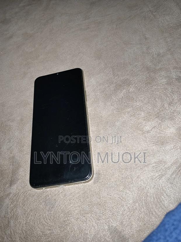 Vivo Y16 64 GB Gold - main view