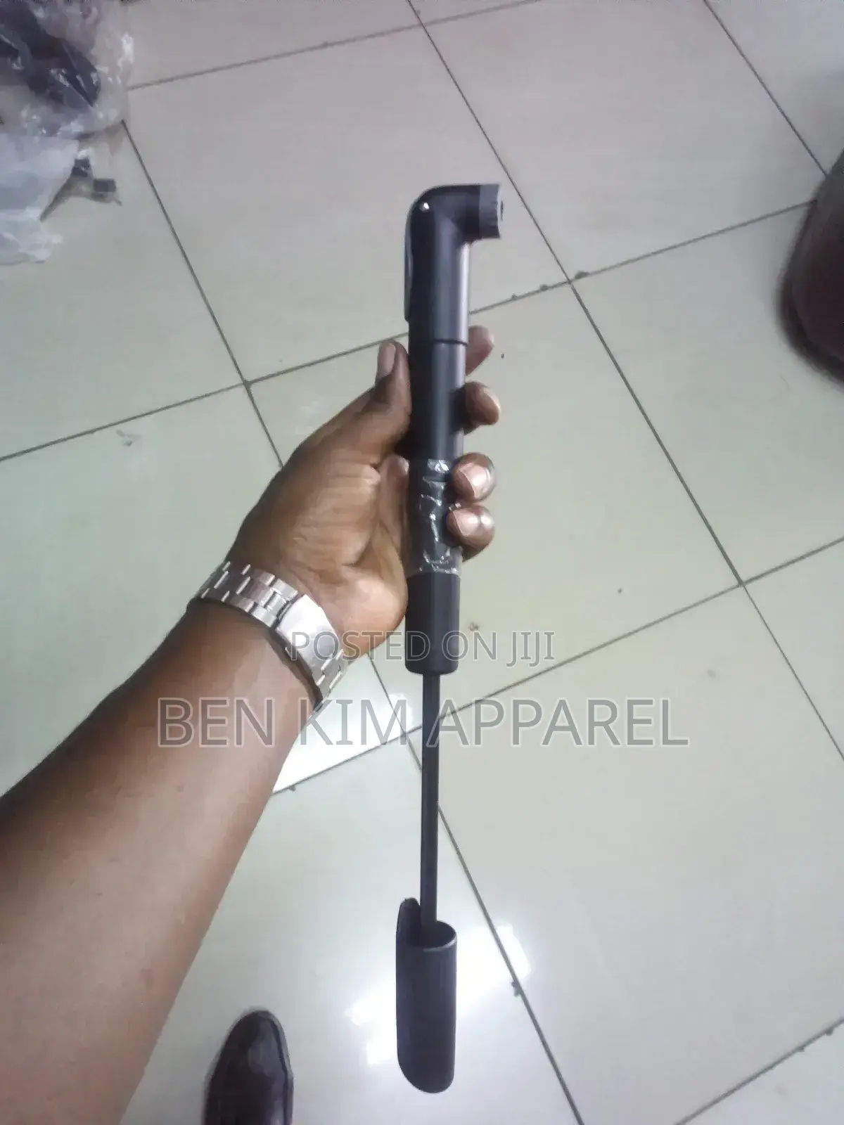 Universal Lock Unlock Bike Pump Black 24cms, 105gms All Valves Fit.