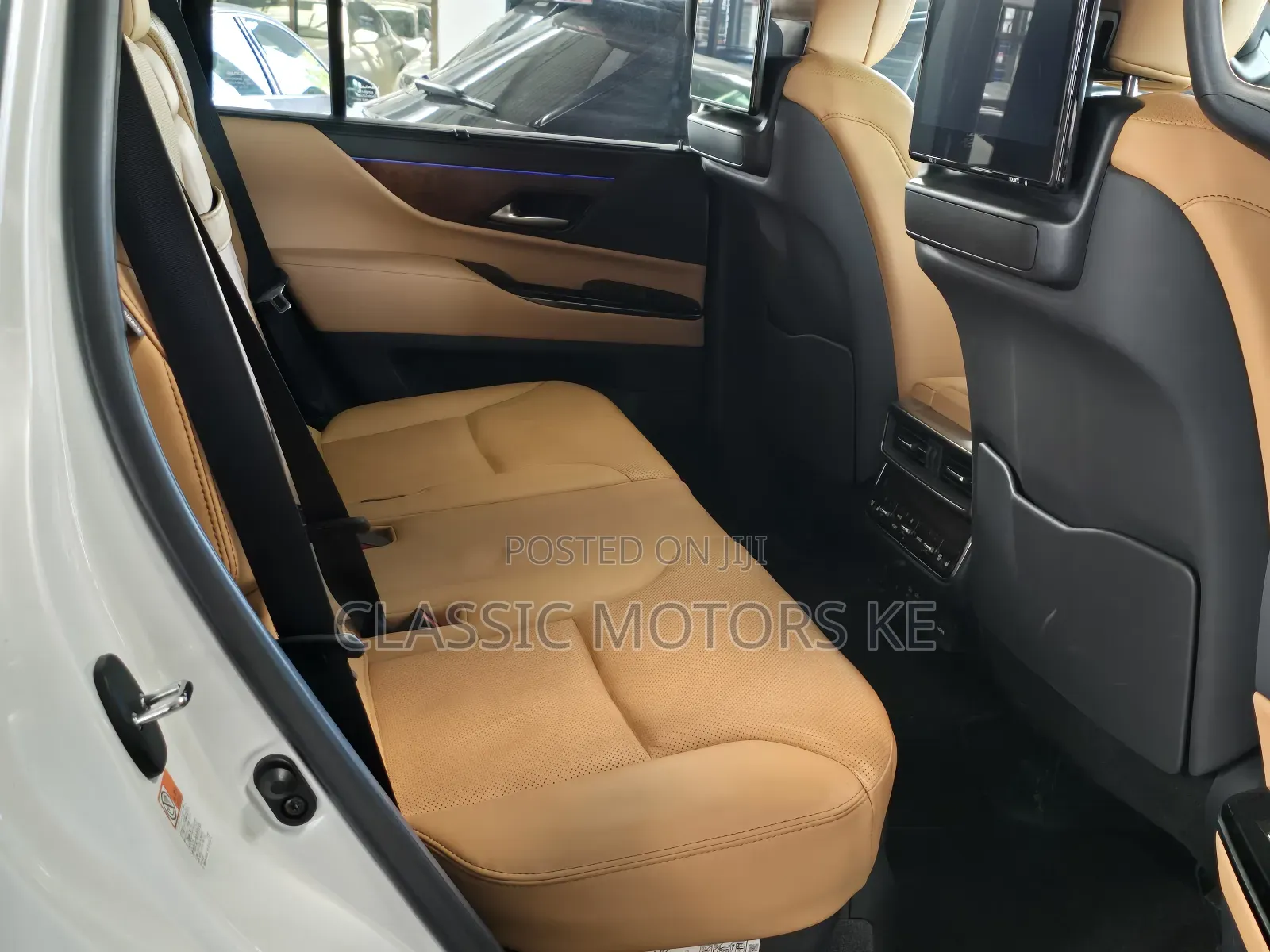 Lexus LX LX 600 2023 White
