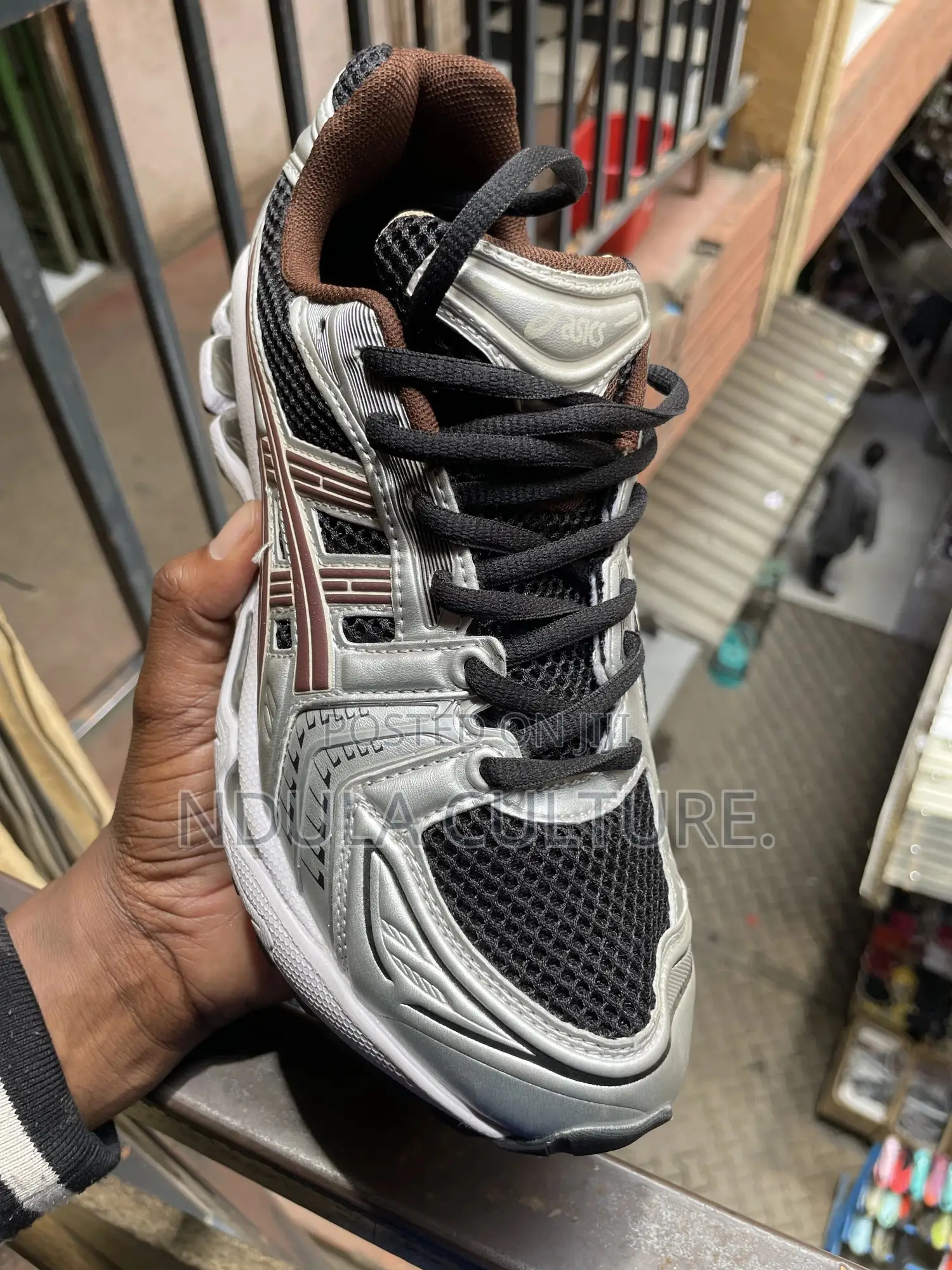 Asics Gel Sneakers