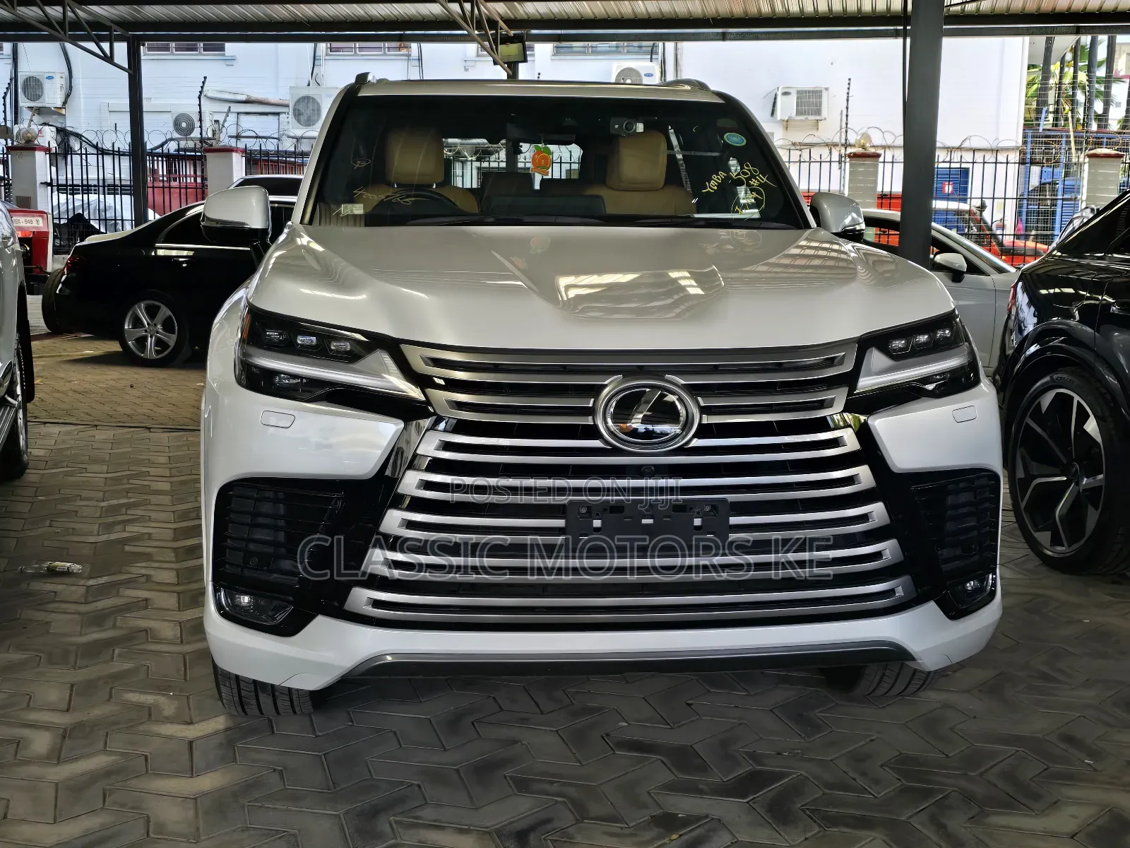 Lexus LX LX 600 2023 White