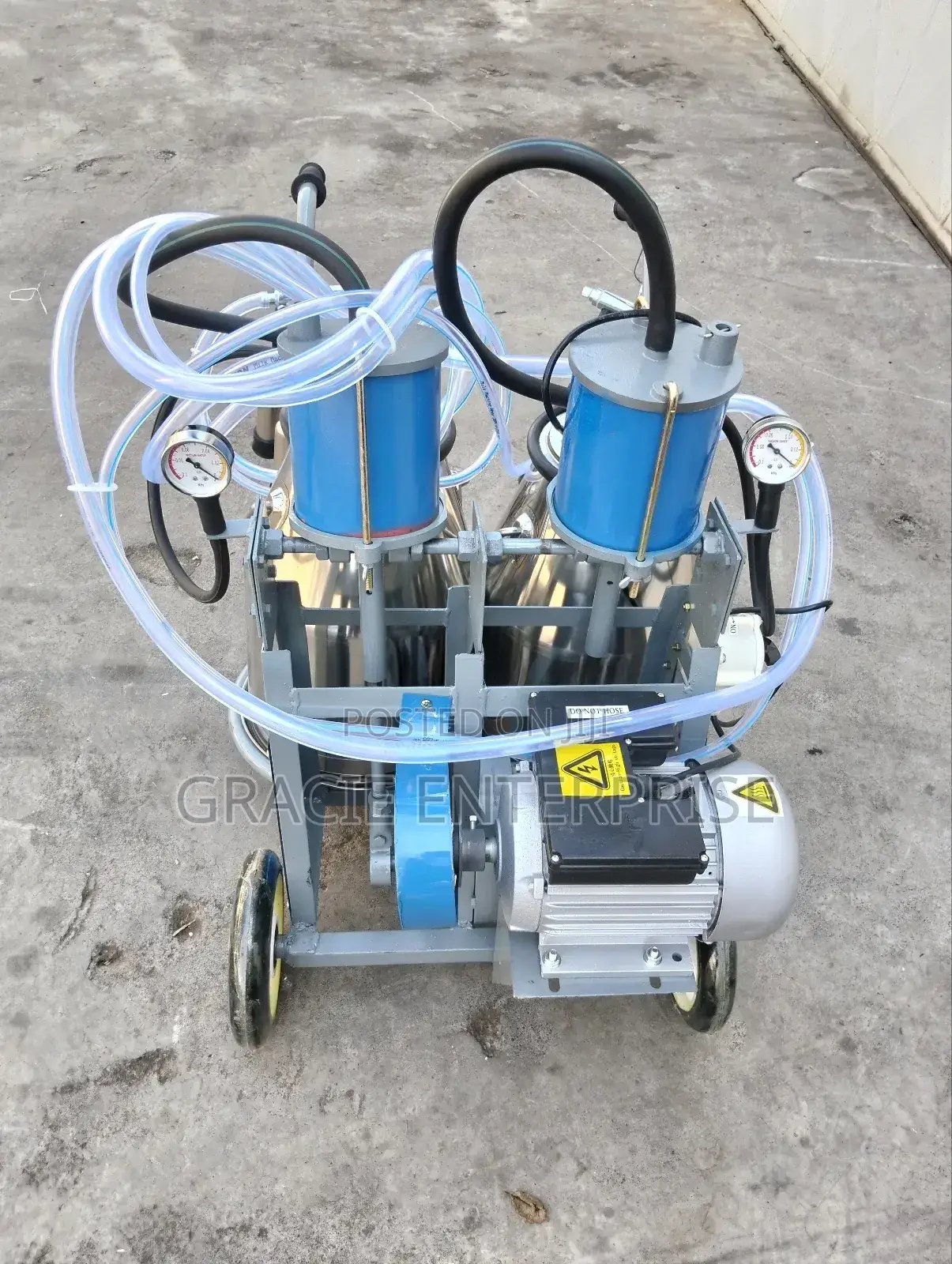 Double-Barrel Electric Cow Milking Machine