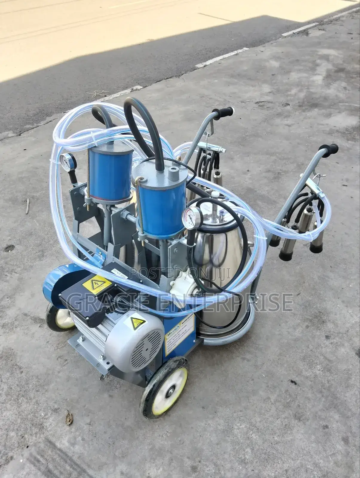 Double-Barrel Electric Cow Milking Machine