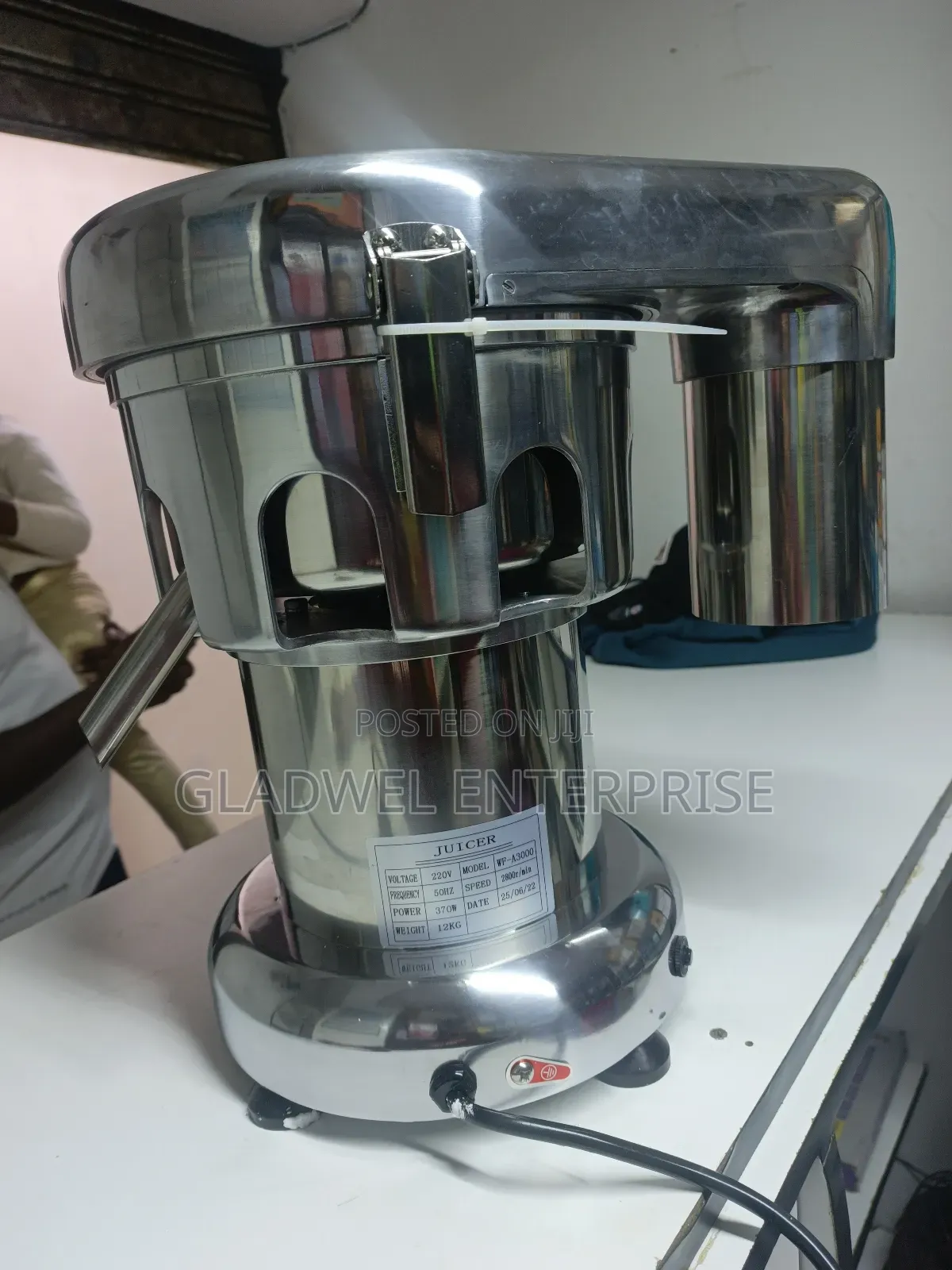 3000 Electric Commercial Juice Extractor Machine Juicer
