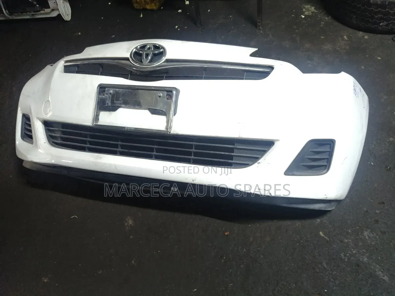Bumper Front ,Toyota Ractis X Japan Original Clean.