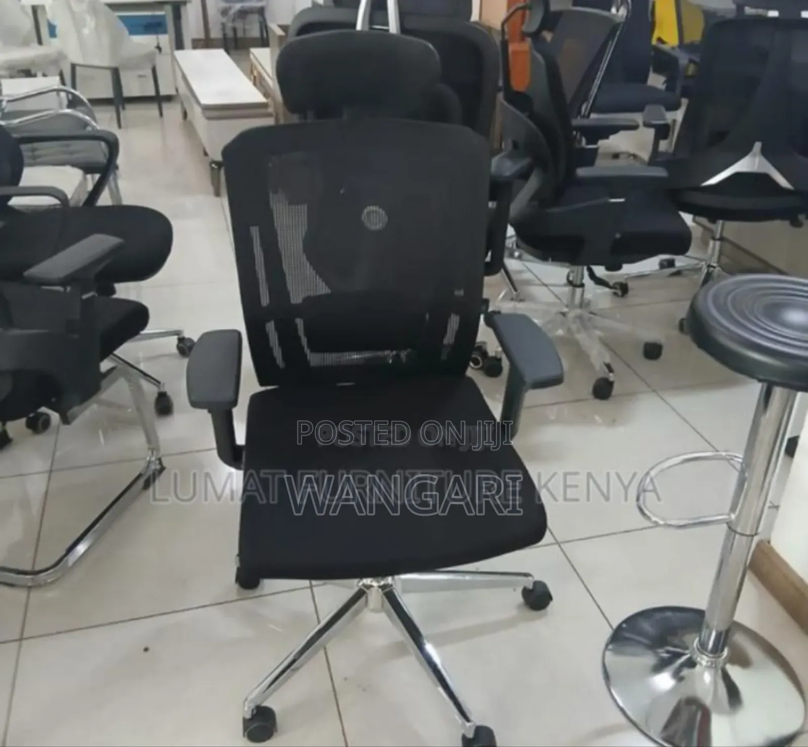 Colour Black Managerial Office Seat