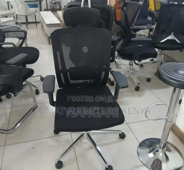 Colour Black Managerial Office Seat