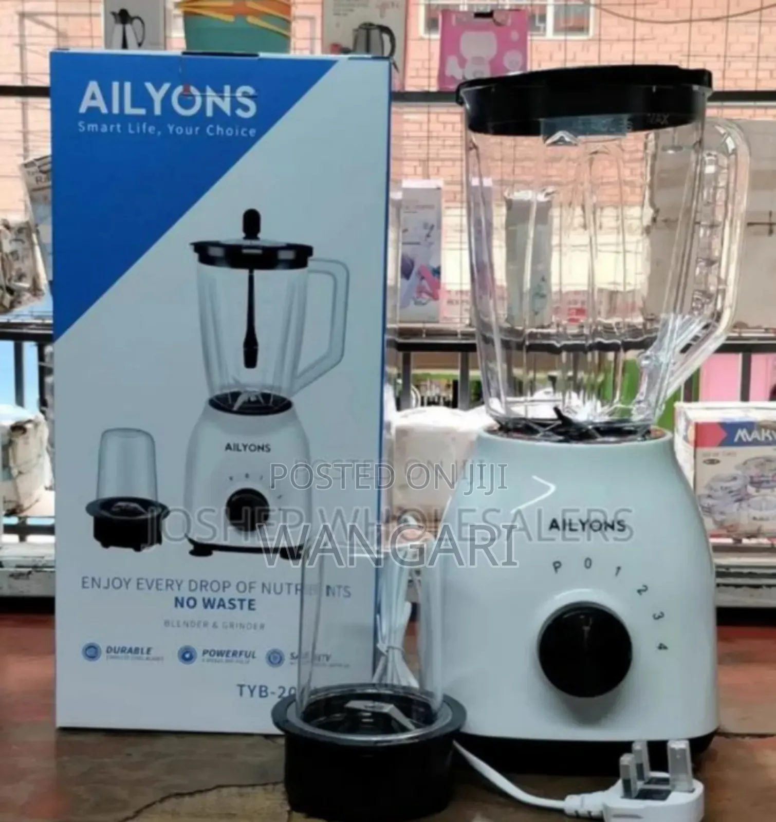 Colour White. New One Ailyons Blender 2in1