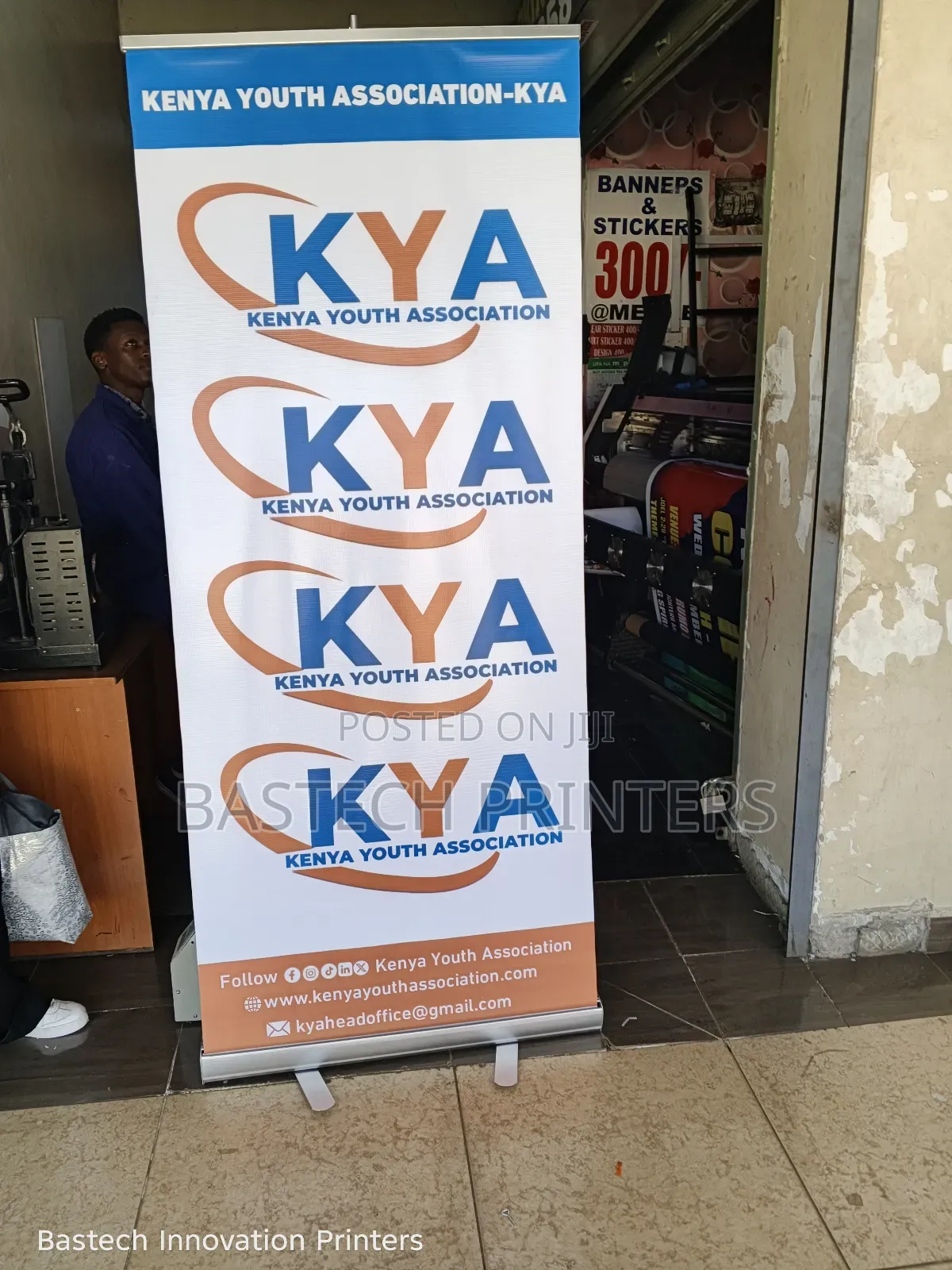 Corporate Roll Up Banner – Narrow Base Model
