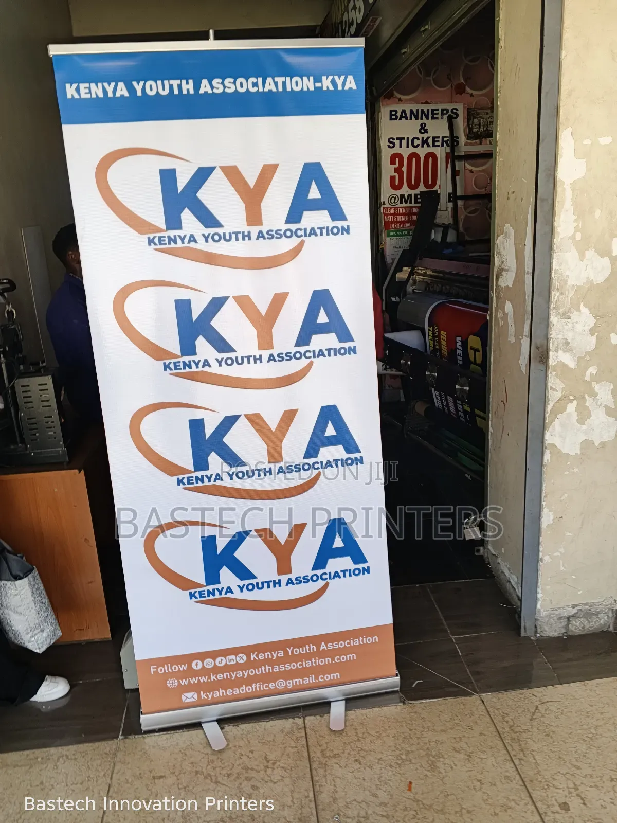 Corporate Roll Up Banner – Narrow Base Model