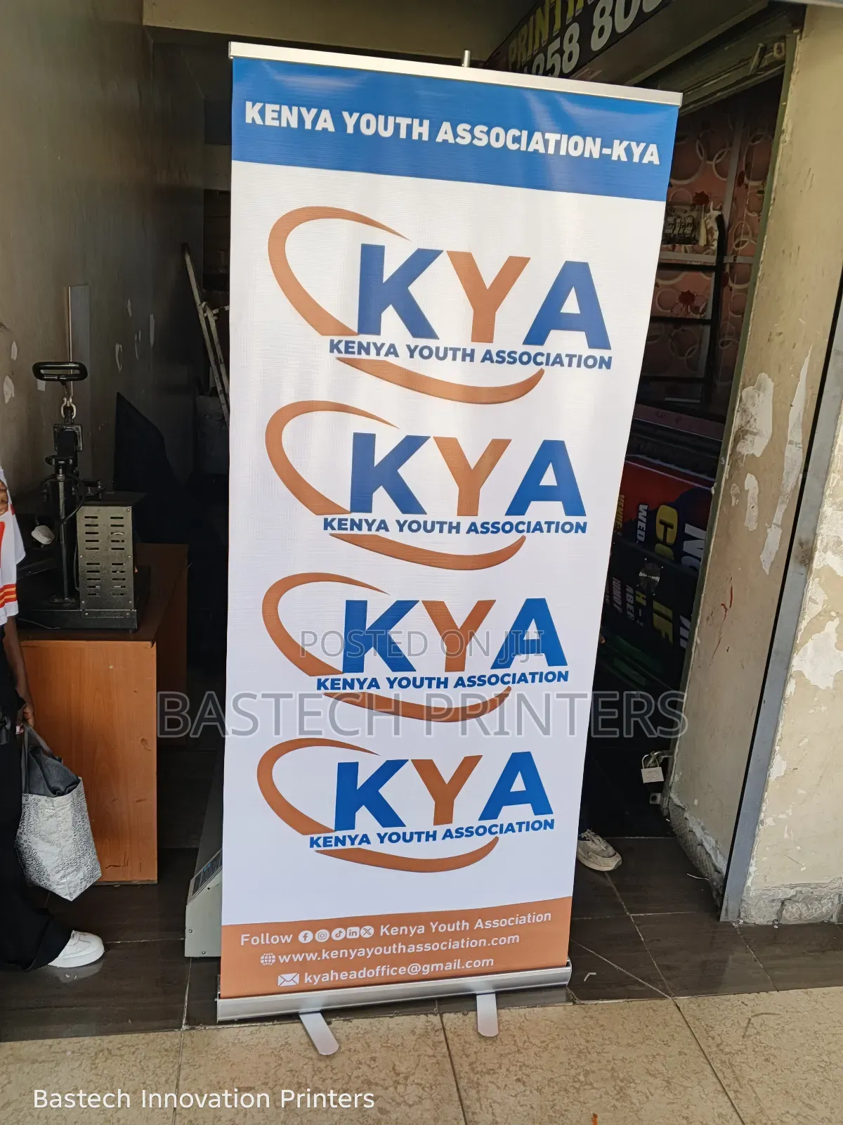 Corporate Roll Up Banner – Narrow Base Model