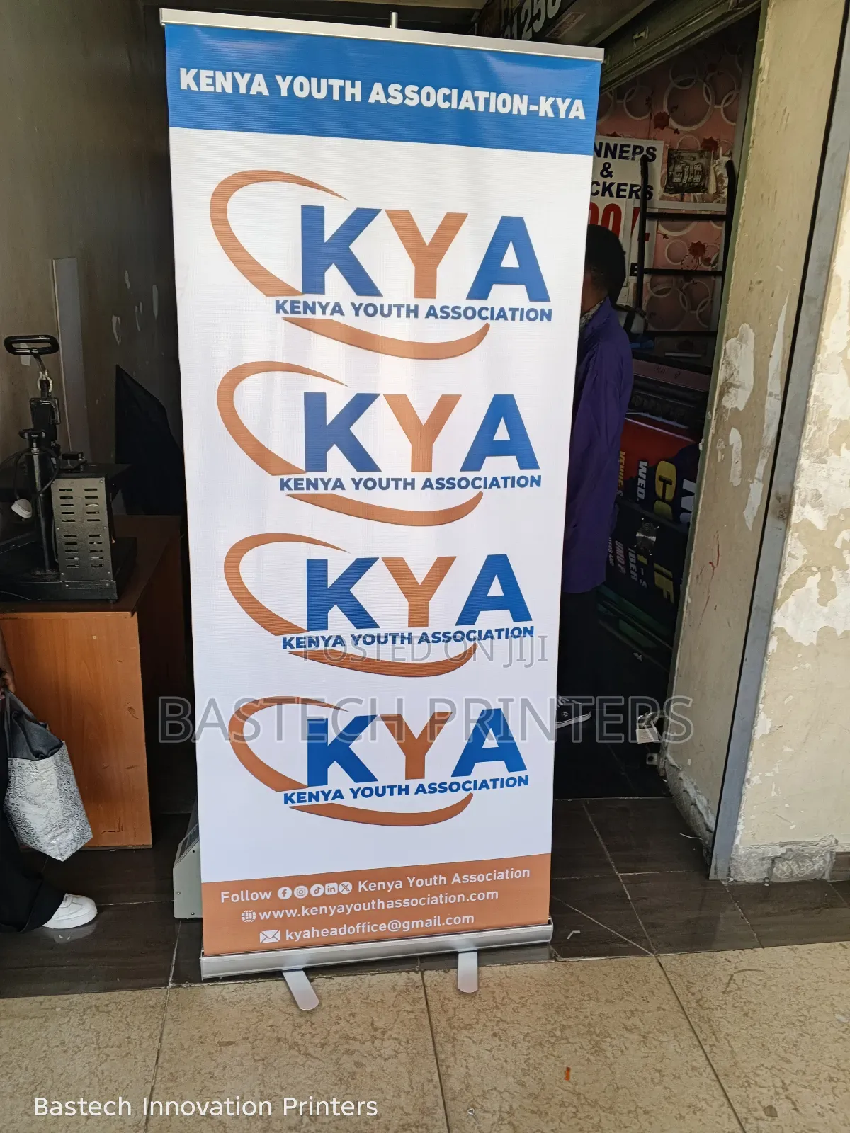 Corporate Roll Up Banner – Narrow Base Model