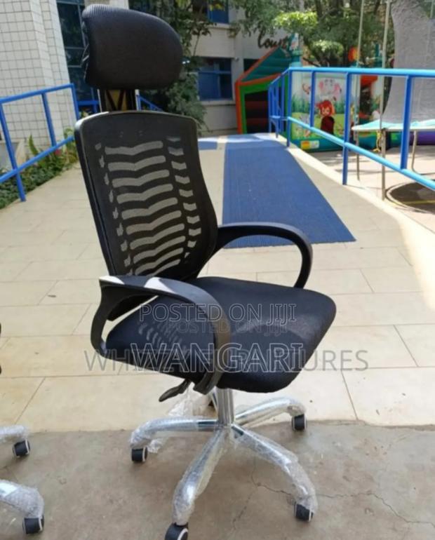 Colour Black Office Chair With Headrest
