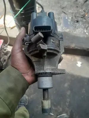 Nissan Hard Body( Pick Up ) Distributors