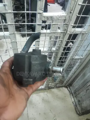 Isuzu NHR/Rougher Alternator Oil Pump
