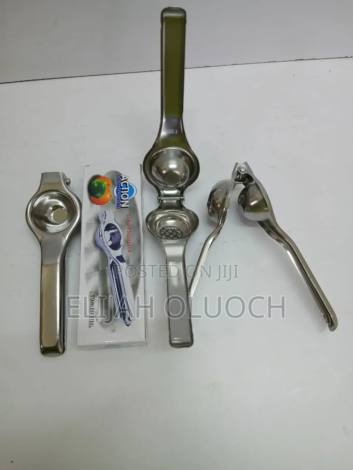 *❇Manual Lemon Squeezer*

✅Material: Stainless Steel
