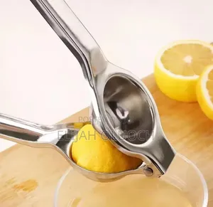 *❇Manual Lemon Squeezer*

✅Material: Stainless Steel