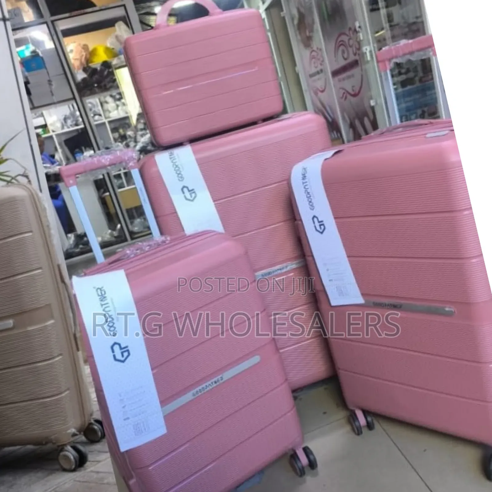 4-in-1 Unbreakable Luxury Rubber Suitcase Set – Size 3