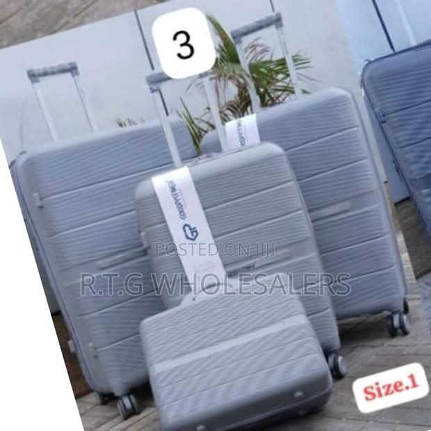 4-in-1 Unbreakable Luxury Rubber Suitcase Set – Size 2 - thumbnail 2