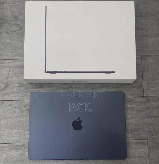 New Laptop Apple MacBook Air 2025 M4 15-inch 16GB Apple M4 SSD 512GB - main view