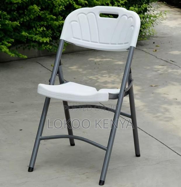 Garden Chair; White Plastic Foldable Lightweight Garden Chair