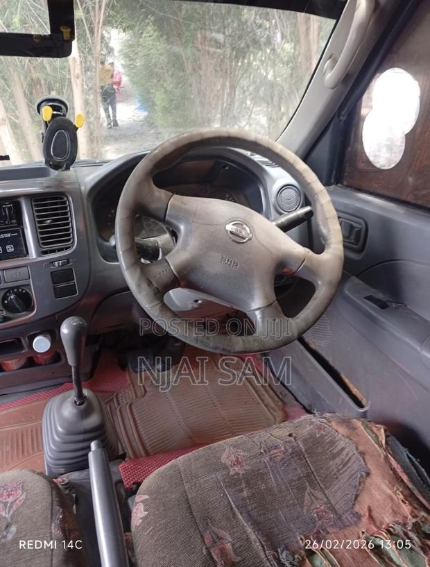 Nissan Caravan (Urvan) 2003 White - thumbnail 3