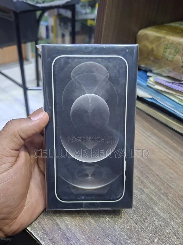 Apple iPhone 12 Pro 256 GB Gold - main view