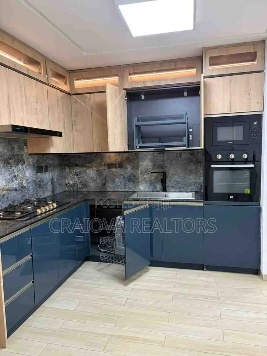 3bdrm Duplex in Valley Arcade for sale