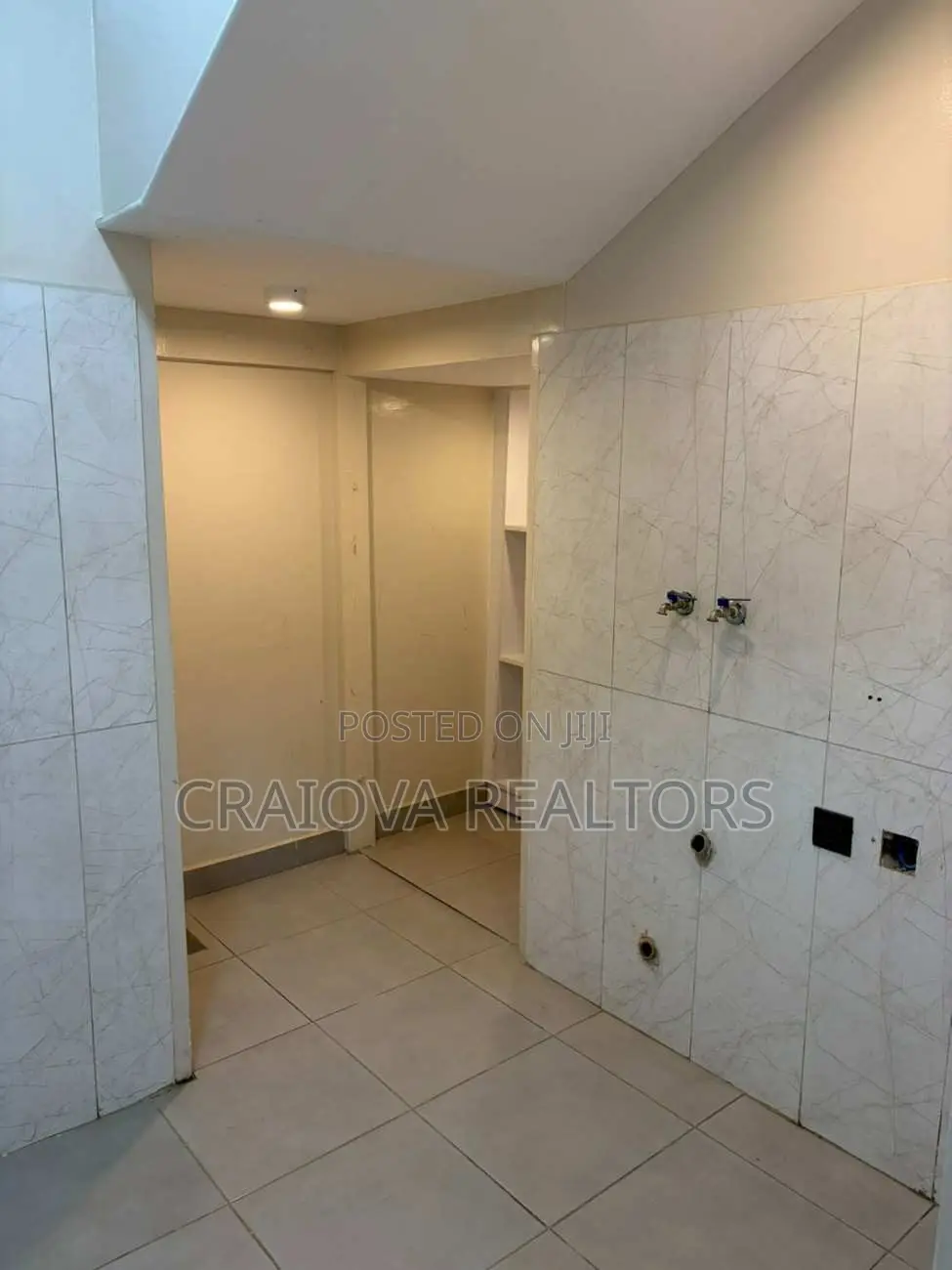 3bdrm Duplex in Valley Arcade for sale