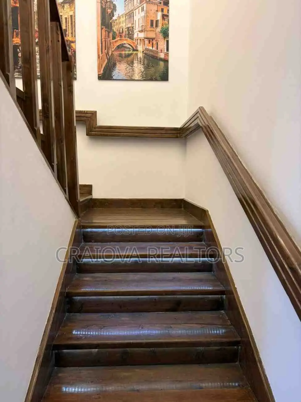3bdrm Duplex in Valley Arcade for sale