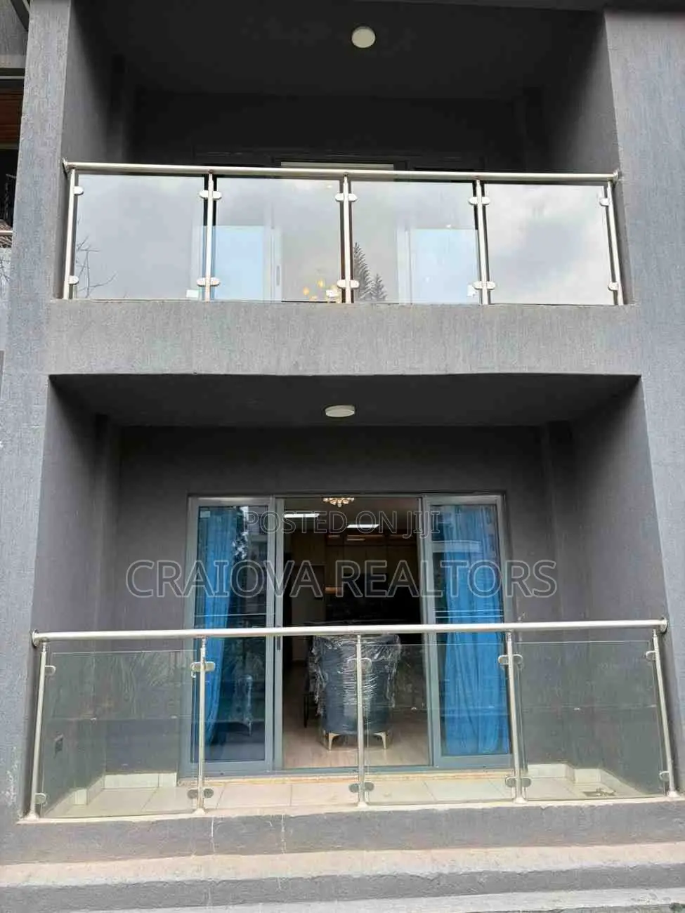 3bdrm Duplex in Valley Arcade for sale