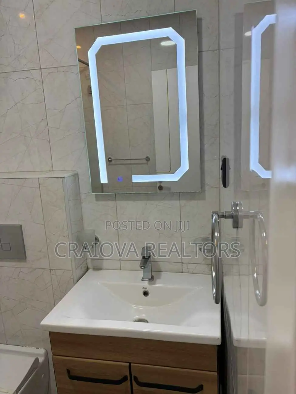 3bdrm Duplex in Valley Arcade for sale