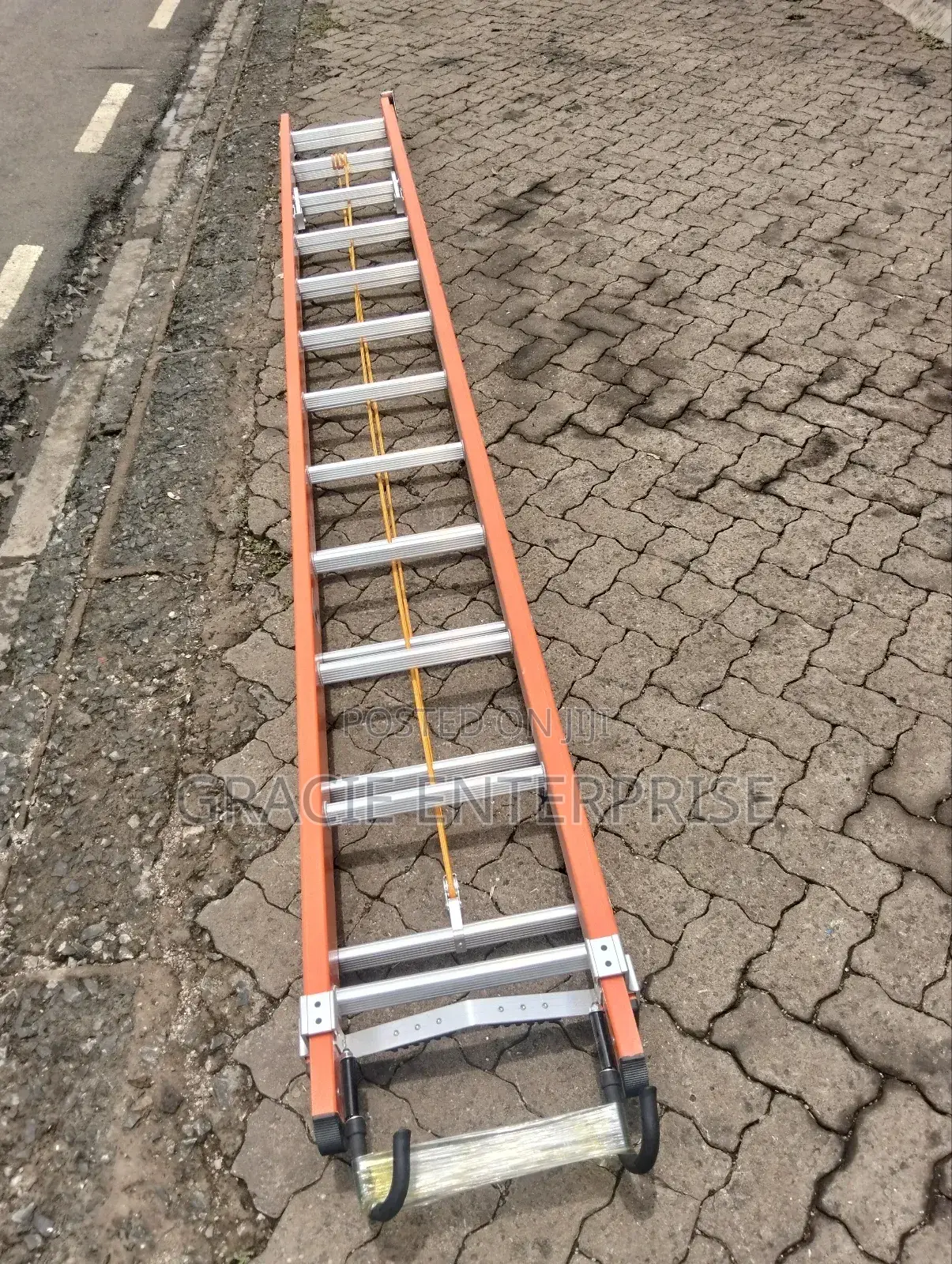 Non-Conductive Ladder/ Fiberglass Extension Ladder