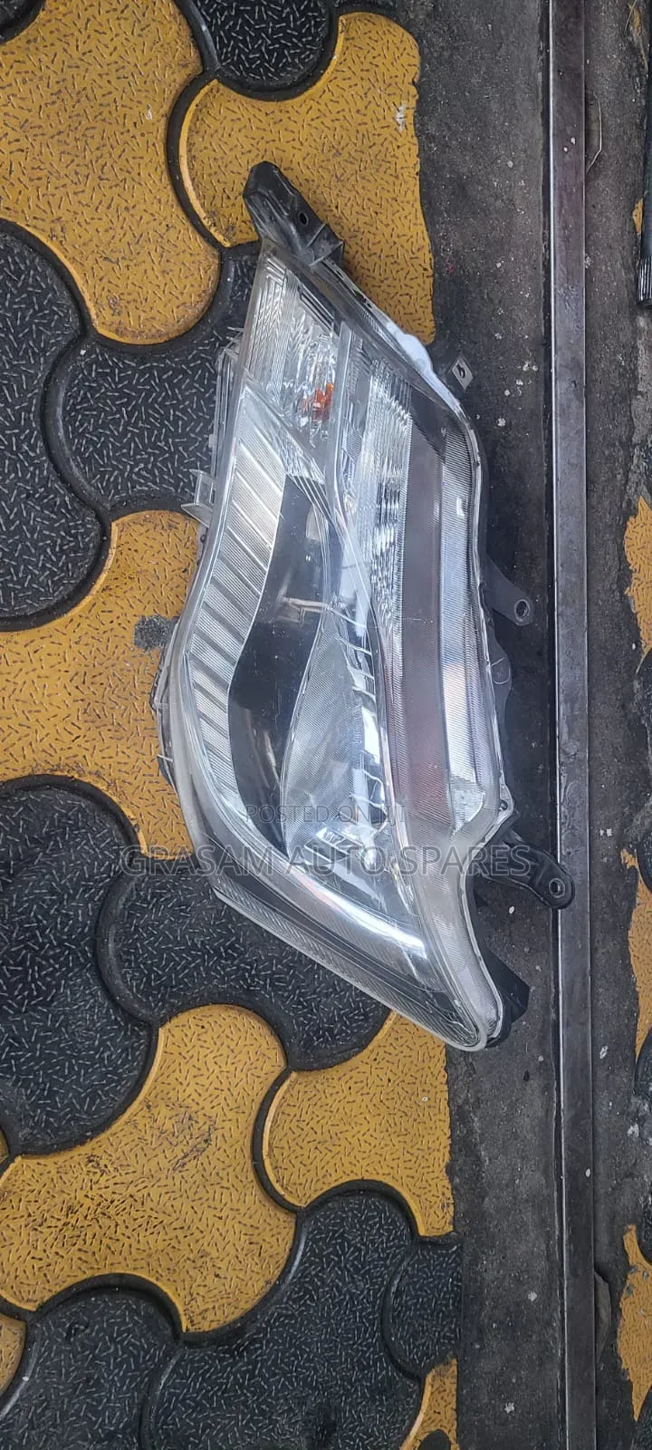 Toyota Fielder 161 Non Xenon Headlight